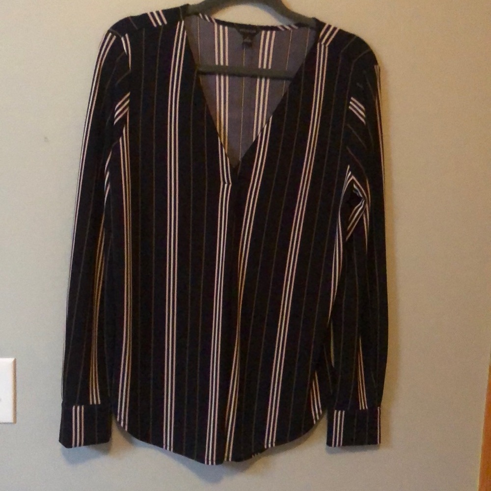 Ann Taylor navy striped V- neck blouse with single pleat